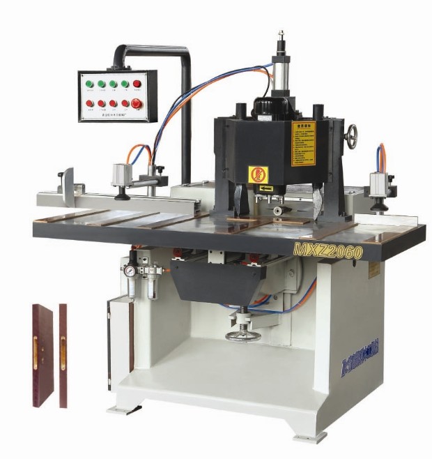 門(mén)鎖開(kāi)孔機(jī)廠家應(yīng)該怎樣去正確轉(zhuǎn)型？